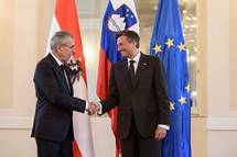 10. 10. 2022, Ljubljana – Predsednik Pahor estital predsedniku Republike Avstrije Alexandru Van Der Bellnu za ponovno izvolitev (Neboja Teji/STA)